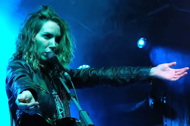 Vanja Sky war beim blacksheep Festival 2024 der Star auf der kleinen Dorfbühne. Jetzt kommt sie zurück: um beim 2. blacksheep Sommerfest am 27. Juni 2026 die große Schlossparkbühne zu rocken. | Foto: Ralf Louis