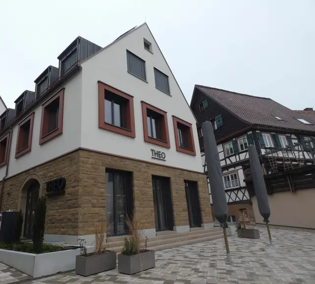 Alt und neu direkt nebeneinander - am Erlenbacher Marktplatz. | Foto: sigischlottke