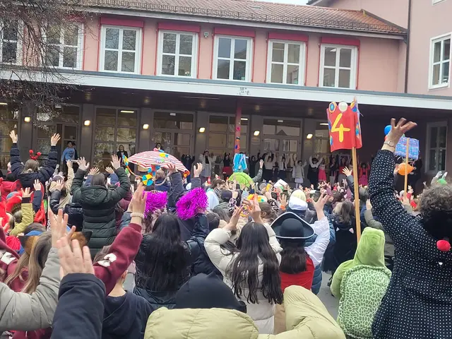Aufwärmtänze vor dem Start des großen Umzuges | Foto: SiS