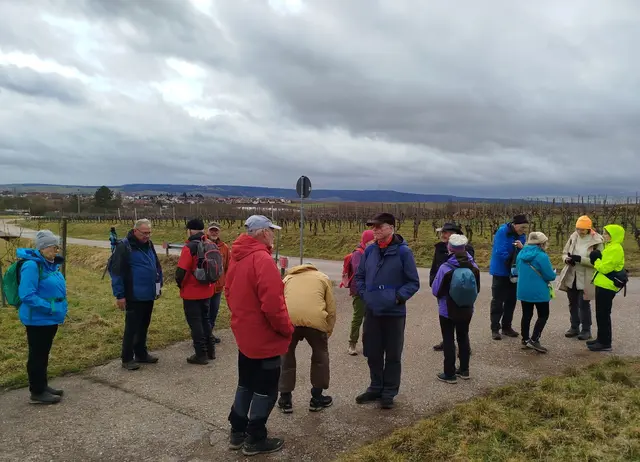 Bedeckter Himmel - Pause der Wandergruppe | Foto: E. Rosendorf