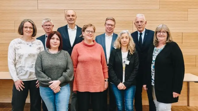 vlnr.: Kerstin Mächtlen, Martin Wickert, Stefanie Marcos de Carvalho, Prof. Dr. Uwe Martens, Wiebke Schleßmann, Georg Schmidt, Elena Morleo, Oberbürgermeister Harry Mergel, Ute Schumacher | Foto: Krebsberatungsstelle