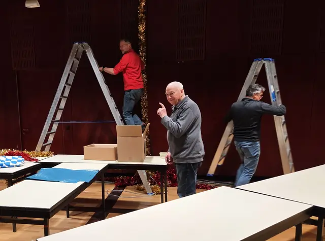 Im Kultursaal geht`s auf die Leiter | Foto: Foto: khl