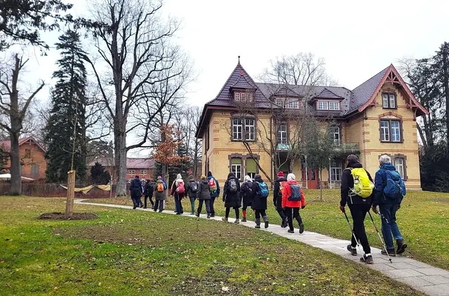 Rundgang durch das riesige Gelände des Weissenhofes. | Foto: Isolde Reitz