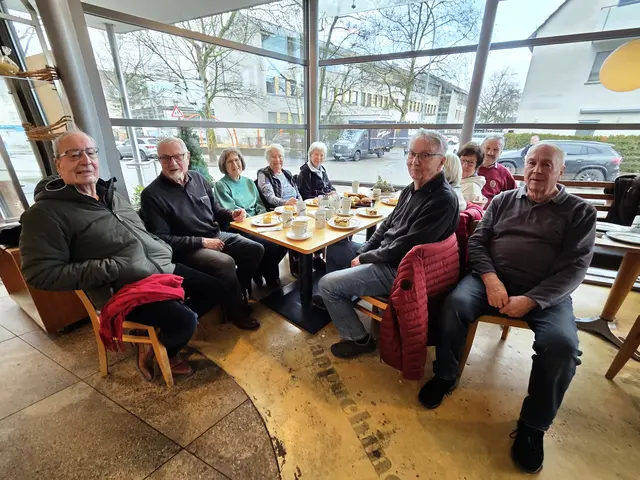 Mit der Einladung von Rolf Härdtner, ins Stammhaus in der Viktorshöhe, beendeten die SUN-Senioren ihre diesjährige Faschings-Mithilfe | Foto: Foto: khl