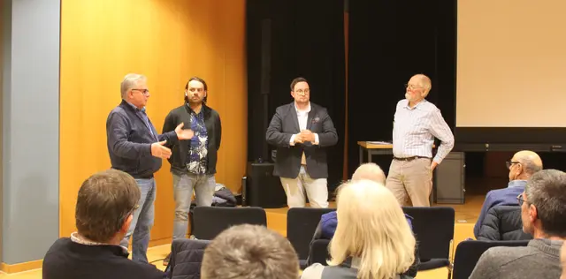 Lebhafte Diskussion zur E-Mobilität. | Foto: Martina Warnecke