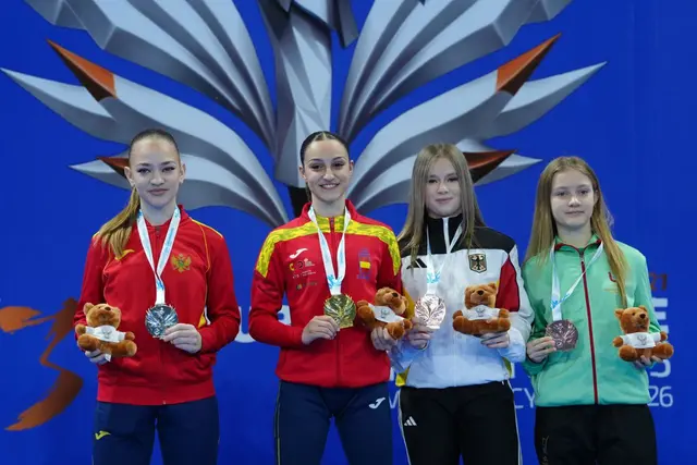 Mariel Goethe bei der Medaillenvergabe auf dem Podest. Von Links: Neda Beljkas  (Montenegro), Cándela Peña García (Spanien), Mariel Goethe, Chiara Brandauer (Portugal) | Foto: Privat