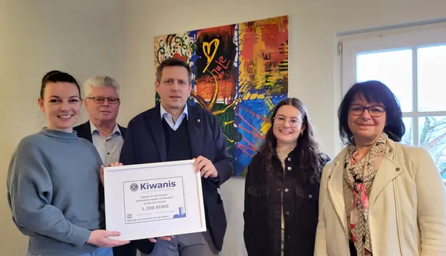 Auf dem Bild von links nach rechts: Fr. Beyer (Koordination JuLe), Hr. Hauser (Bürgermeister a.D. und Kiwanis-Club), Hr. Oppl (Präsident Kiwanis-Club), Fr. Gimber (JuLe), Fr. Rotermund (Bürgermeisterin Schwaigern) | Foto: ssc