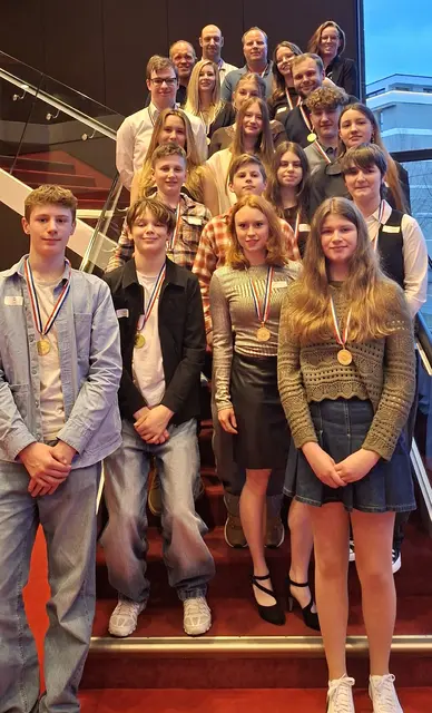 TC Heilbronn (v.l.n.r.): Leo Lang, Vincent Hölzer, Vincent Sick, Angelina Sophie Schwarzer, Tobias Fabriz, Maik Ullrich (1. Vorsitzender), Karen Bayer, Marco Hölzer, Jessika Baier, Daan Iven Phillipp, Esther-Sophie Seidel, Charlotte Nagel, Dirk Zimmerling, Sarah Jung, Sina Rettig, Frida Leleux, Elisa Hölzer, Elias Korb, Patrick Bauer, Beeke Alea Phillipp, Julia Möst (2. Vorsitzende). In Abwesenheit wurde Benedikt Bilicz geehrt. | Foto: Tauchclub Heilbronn e. V.