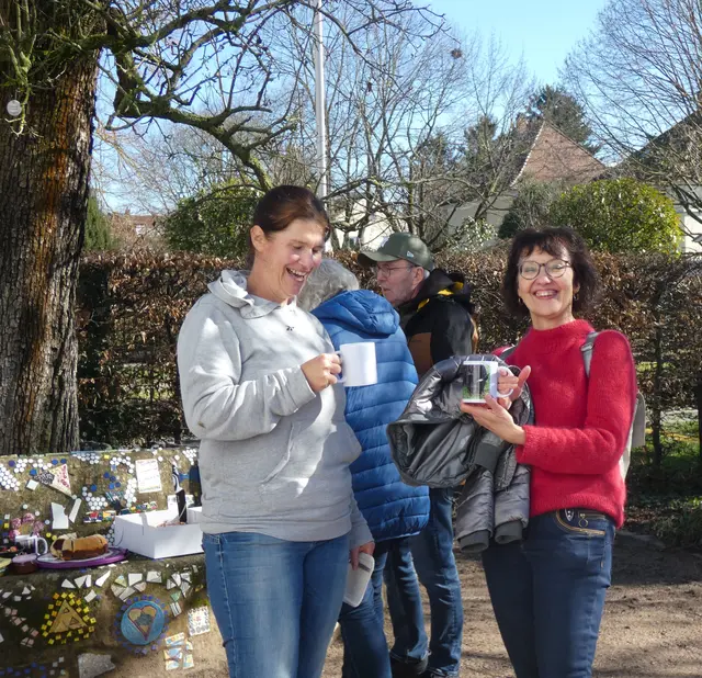 Bei diesem üppigen Picknick bleibt niemand hungrig zurück und alle sind bester Laune.  | Foto: sigischlottke