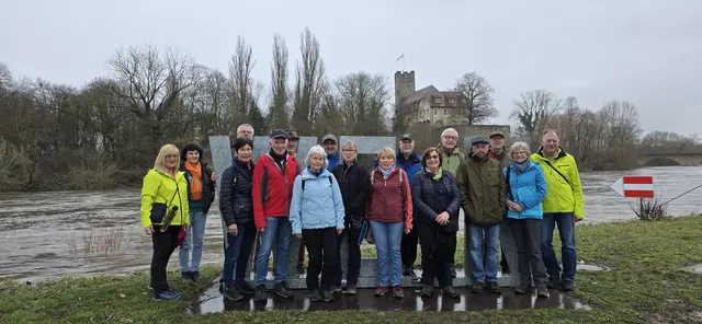 Start am Kiesplatz in Lauffen; im Hintergrund der angestiegene Neckar und die Rathausburg | Foto: privat Sibylle Tröber