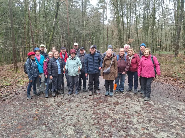Die Niedernhaller Albvereinler auf dem Distelfinkenweg. | Foto: Bild von Angelika Lintek
