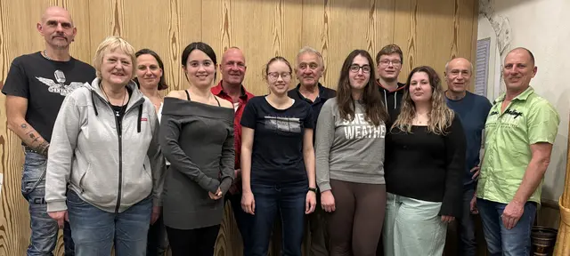 Die aktuellen Trainer und Übungsleiter des Karatevereins Eppingen (v.l.): Jens Haar, Angelika Autenrieth, Etelka Richarz, Helen Heil, Steffen Kuhn, Alisa Bregler, Jürgen Antritter, Marie-Luise Häcker, Patrick Pruschwitz, Emely Borneck, Alfred Keller und Matthias Schäfer | Foto: Karateverein Eppingen