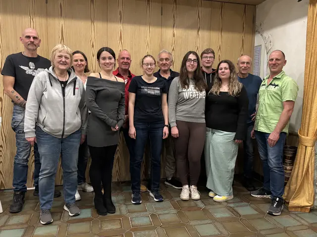 Die aktuellen Trainer und Übungsleiter des Karatevereins Eppingen (v.l.): Jens Haar, Angelika Autenrieth, Etelka Richarz, Helen Heil, Steffen Kuhn, Alisa Bregler, Jürgen Antritter, Marie-Luise Häcker, Patrick Pruschwitz, Emely Borneck, Alfred Keller und Matthias Schäfer | Foto: Karateverein Eppingen