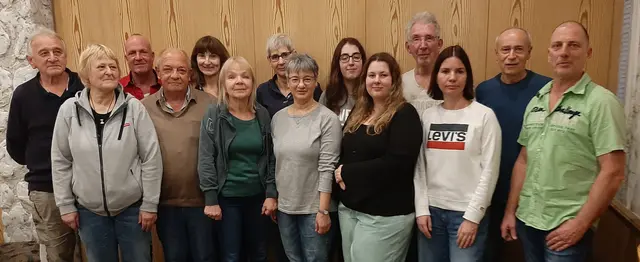 Die Vorstandschaft des Karatevereins Eppingen (v.l.): Jürgen Antritter (Sportwart), Angelika Autenrieth (Jugendwart), Steffen Kuhn (Beisitzer), Hartmut Sauer (1. Vorsitzender), Elke Rannalter (Frauenbeauftragte), Ulrike Janoschek (Elternbeirat und Kassenprüferin), Sylvia Häcker (Elternbeirat), Tanja Glasbrenner (Kassenprüferin), Marie-Luise Häcker (Medienbeauftragte - Social Media), Emely Borneck (Beisitzer), Roland Heil (Medienbeauftragter - Homepage), Antje Schäfer (Kassenwart), Alfred Keller (Pressewart) und Matthias Schäfer (2. Vorsitzender und Dojoleiter) | Foto: Karateverein Eppingen