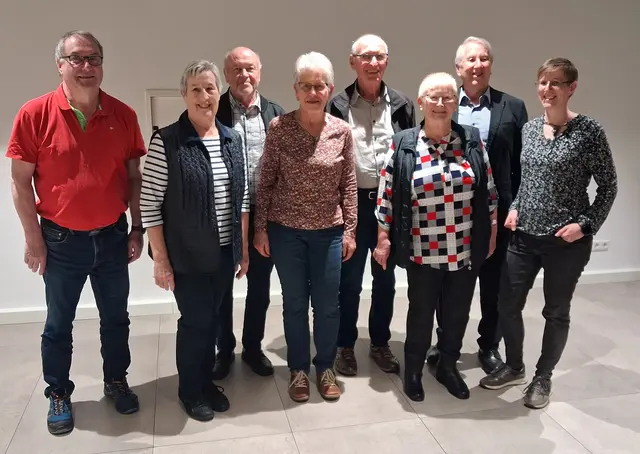 In der Jahreshauptversammlung des Schwäbischen Albvereins, Ortsgruppe wurden für langjährige Mitgliedschaft geehrt: (v.l.n.r.) Karlheinz Fiedler, Waltraud Walter, Reinhold Walter, Ruth Betz, Helmut Betz, Gudrun Bender, Manfred Bender, Jessica Weber. Es fehlen: Marina Fiedler, Susanne Wagner. | Foto: Schwäbischer Albverein, Ortsgruppe Untersteinbach / Dietmar Binder