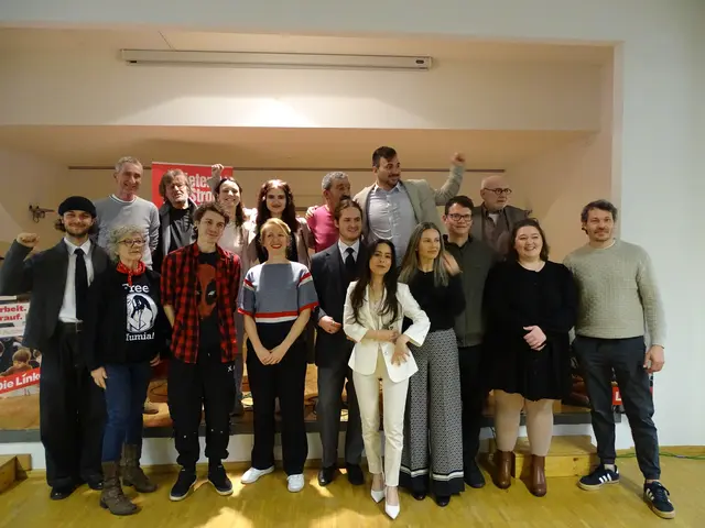 Ines Schwerdtner im Kreise von Linken. | Foto: linke