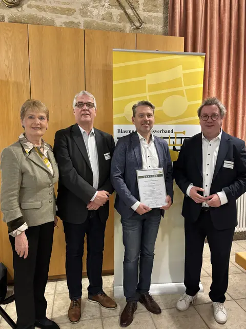 Der BKV Heilbronn verlieh dem langjährigen Verbandsjugendleiter Gerd Wolss die Ehrenmitgliedschaft. (v.l.n.r.: Friedlinde Gurr-Hirsch, Rainer Hoffmann, Gerd Wolss, Dr. Michael Preusch) | Foto: BKV