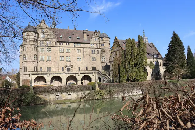 Schloss mit See | Foto: Marga Specht