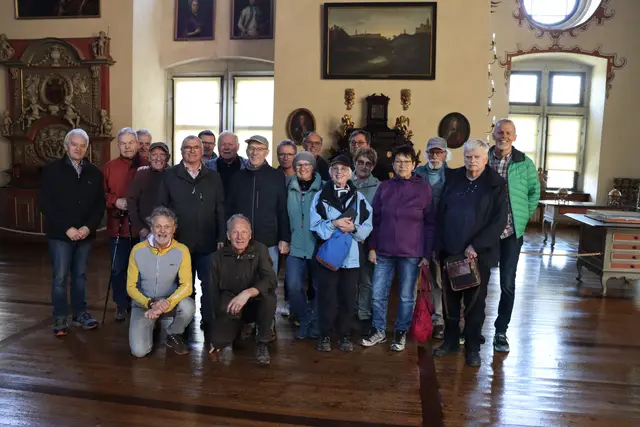 Wandergruppe im Rittersaal | Foto: Marga Specht