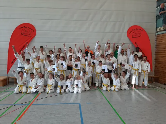 Jubelnde Karatekas nach einer vereinsinternen Gürtelprüfung | Foto: Karateverein Eppingen