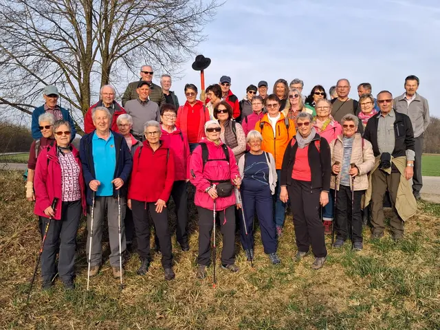 39 Wanderinnen und Wanderer waren bei der Märzwanderung des Schwäbischen Albvereins, Ortsgruppe Untersteinbach dabei. Wanderführer bei Übrigshausen waren Manfred Bender und Hannelore Herrmann. | Foto: Schwäbischer Albverein, Ortsgruppe Untersteinbach / Dietmar Binder