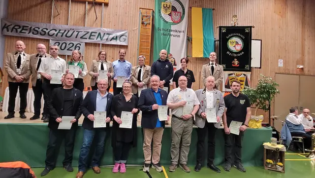 Ehrungen für besondere Verdienste im Schützenwesen mit der Kreisehrenmedaille in Bronze | Foto: Heike Donges