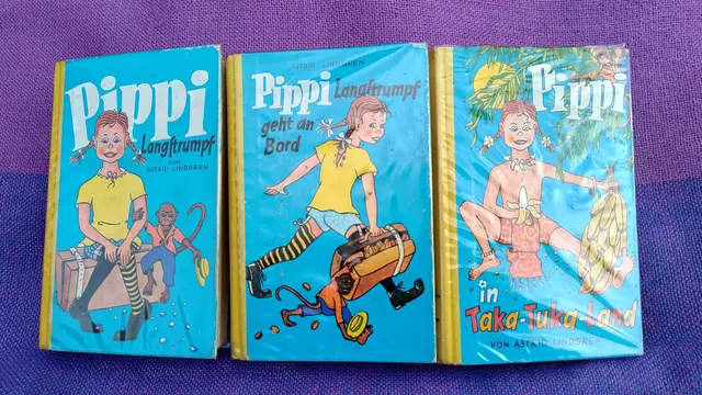 Drei Original-Ausgaben von Pippi Langstrumpf
Autorin Astrid Lindgren
Übersetzung aus dem Schwedischen von Cäcilie Heinig
Einband und Illustrationen von Walter Scharnweber
Verlag Friedrich Oetinger, Hamburg 1970/3 | Foto: (c) GMS