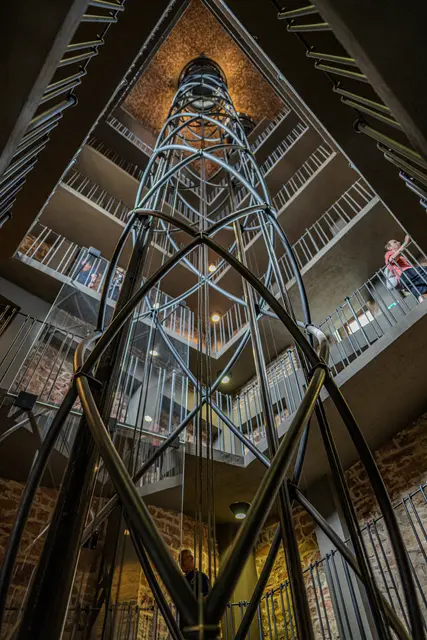Blick nach oben : Prag Aussichtsturm im Rathaus, mit Blick auf dem Marktplatz in der Altstadt von Prag  | Foto: Gülay Sween