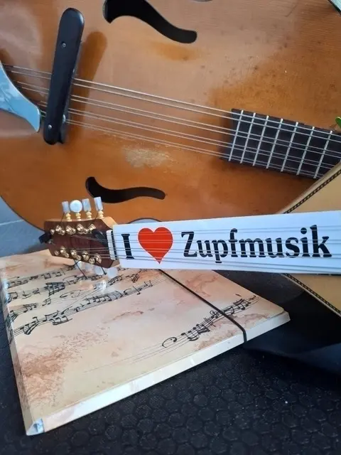 Der Kontrabass
und eine kleine Liebeserklärung an die Zupfmusik
von Heike Erbele aus dem Württembergischen Zupforchester (WZO). | Foto: (c) Heike Erbele (WZO)