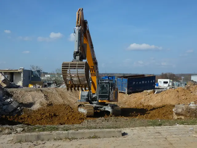 Und unermüdlich geht's wieder zurück in die Baugrube.  | Foto: sigischlottke