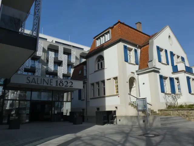 Hotel Saline 1822. Das ist vermutlich für die Betreiber gerade eine schwierige Zeit mit der Baustelle nebenan.  | Foto: sigischlottke