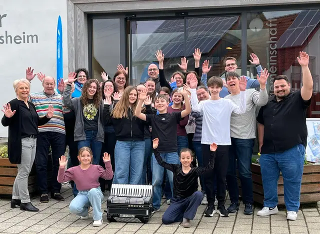 Projektorchester des Tages! Am 15. März 2026 musizierten Akkordeonisten aus Reilingen, Heilbronn, Oedheim, Ingersheim, Hessigheim und Brackenheim gemeinsam mit Dozent Michael Ziegler (rechts)  | Foto: AOB