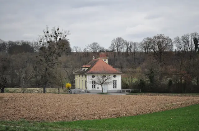 Nach der Führung habe ich auf dem Heimweg angehalten um dieses Bild noch zu machen. Das Wasserkraftwerk wurde Anfang des 20. Jahrh. erbaut und diente der Saline Friedrichshall. Heute gehört sie der Südzucker AG. So wie ich es mitbekommen habe, gibt unser Gästeführer auch hier immer wieder Führungen. | Foto: Daniela Somers