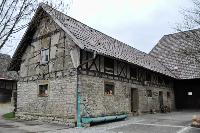 Wirtschaftsgebäude der Burg. | Foto: Daniela Somers