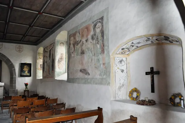 Die Wände werden von Fresken aus der Bauzeit geschmückt. | Foto: Daniela Somers