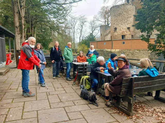 Vesperpause im Hof der Burg. | Foto: sigischlottke 