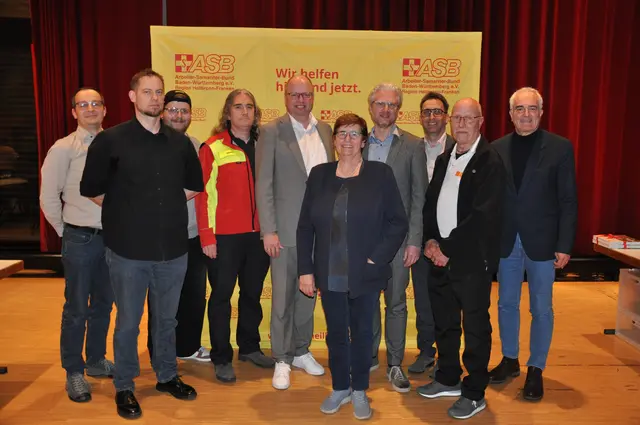 v.l. Denis Zartmann, Benjamin Lorenz, Yannik Nagel, Jochen Hähnle, Lars-Ejnar Sterley, Marianne Kugler-Wendt, Sascha Brodmann, Steffen Kübler, Roland Schmitt, Guido Rebstock | Foto: ASB Region Heilbronn-Franken