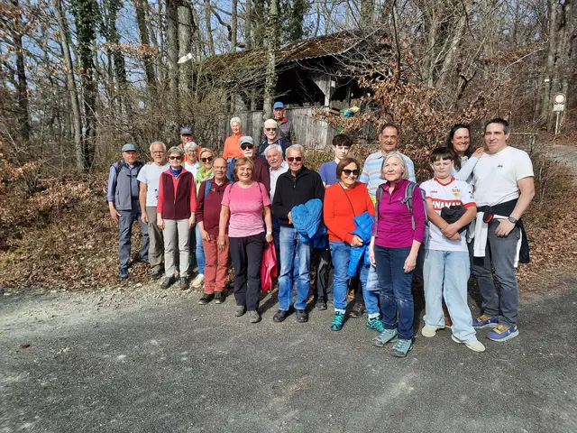 Die Wanderer der OG Niedernhall des Schwäbischen Albvereines an der Heiligenberghütte | Foto: Bild von Günther Braun