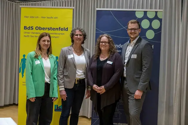 v.l.n.r.: die beiden Vorsitzenden des BdS Oberstenfeld Kathrin Beh und Corinna Noller, Fachreferentin Saskia Drescher und Bürgermeister Kai Kraning | Foto: Dr. Qingwei Chen