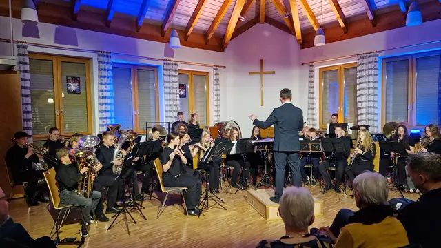 Die Jugendkapelle Lehrensteinsfeld unter Leitung von Moritz Link präsentierte eine Klangreise um die Welt. | Foto: MVL