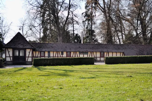 Auch eine alte Kegelbahn sieht man auf dem Gelände | Foto: Daniela Somers