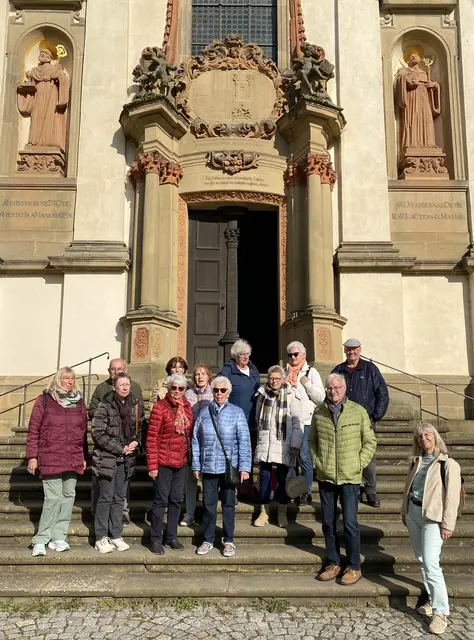 Die Teilnehmer vor der Klosterkirche in Schöntal | Foto: Klaus Ries-Müller