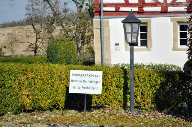 Ein deutliches Zeichen. Hier lebt noch die Familie und die Burg ist in Privatbesitz. | Foto: Daniela Somers