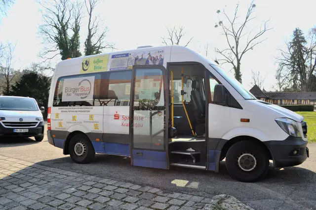 Unterwegs mit dem Bürgerbus. Auf bequeme Art einen schönen Ausflug erleben. Mit zwei Bussen ging die Fahrt auf den Spuren von Götz von Berlichingen. | Foto: Daniela Somers