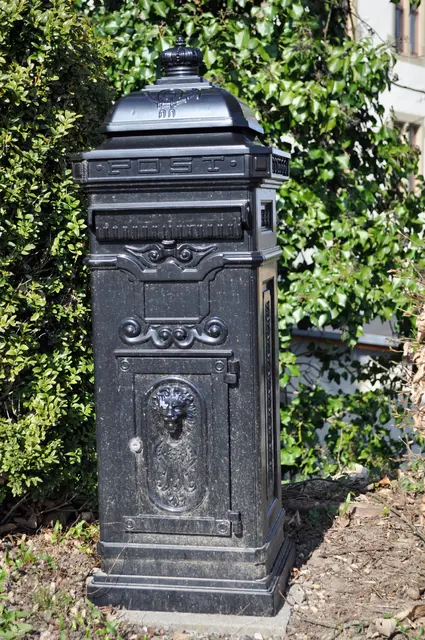 Dieser schöne Postkasten steht neben der Burg. | Foto: Daniela Somers