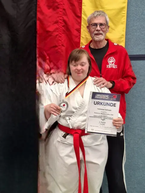 Deutsche Karate Vizemeisterin 2026 Theresa Hocher mit ihrem Trainer Ralph Plagmann vom FSV Bad Friedrichshall | Foto: Ralph Plagmann