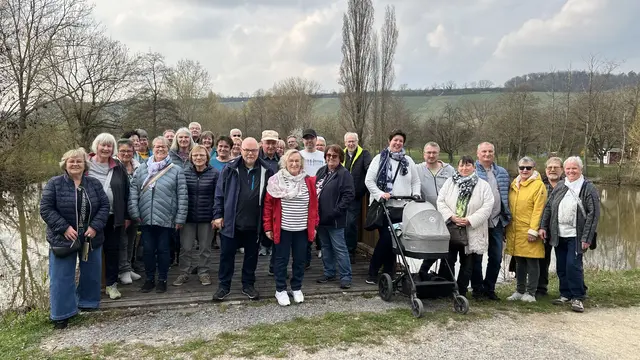 Die Cleebronner LandFrauen am Mönchsbergsee  | Foto: Privat