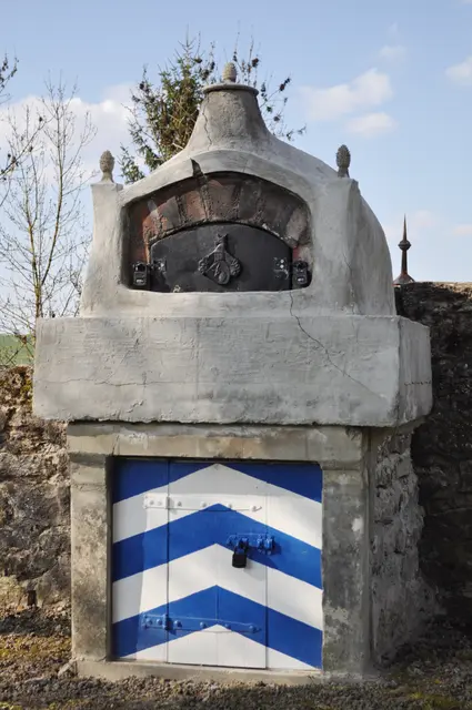 Dieser schöne Backofen steht auch auf dem Plateau auf dem auch der Bergfried steht. | Foto: Daniela Somers