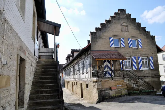 Der lang gestreckte Hauptbau stammt aus dem Jahr 1732. | Foto: Daniela Somers