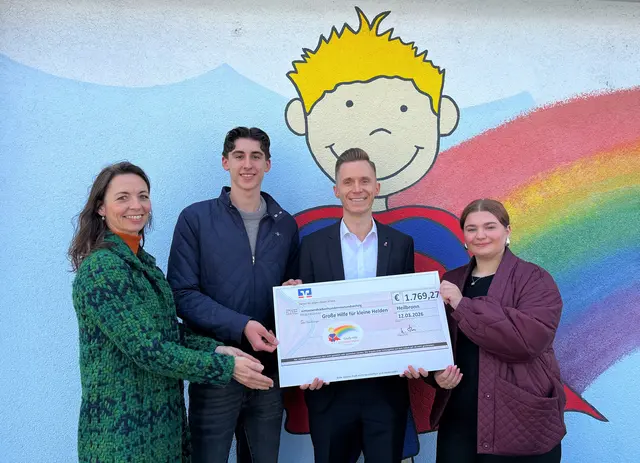 Bild: von links: Karen Hillen, Samuel Fahrbach, Jonas Banar und Julie Dorban  | Foto: Quelle: Stiftung